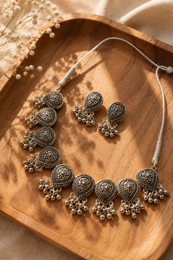 Women's Silver Finish Traditional Necklace Set