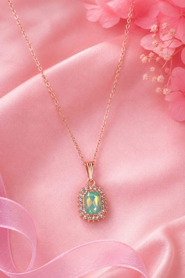 Women's Fashion Crystal Pendant Necklace Close View